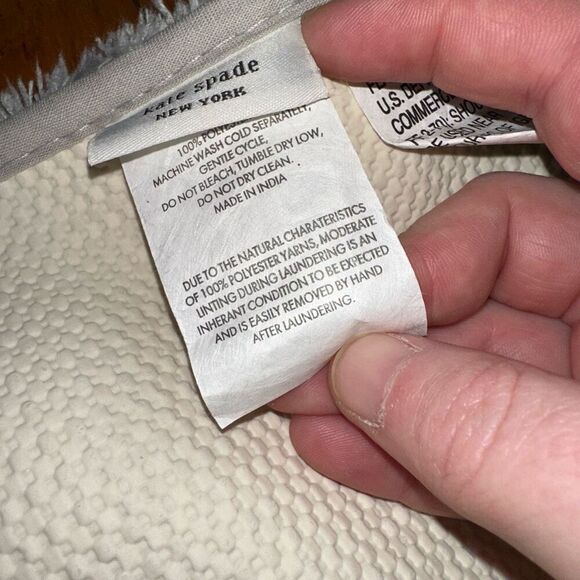 Kate Spade Bathroom Rug Fuzzy Light Gray 17x24” NWT - Picture 5 of 5